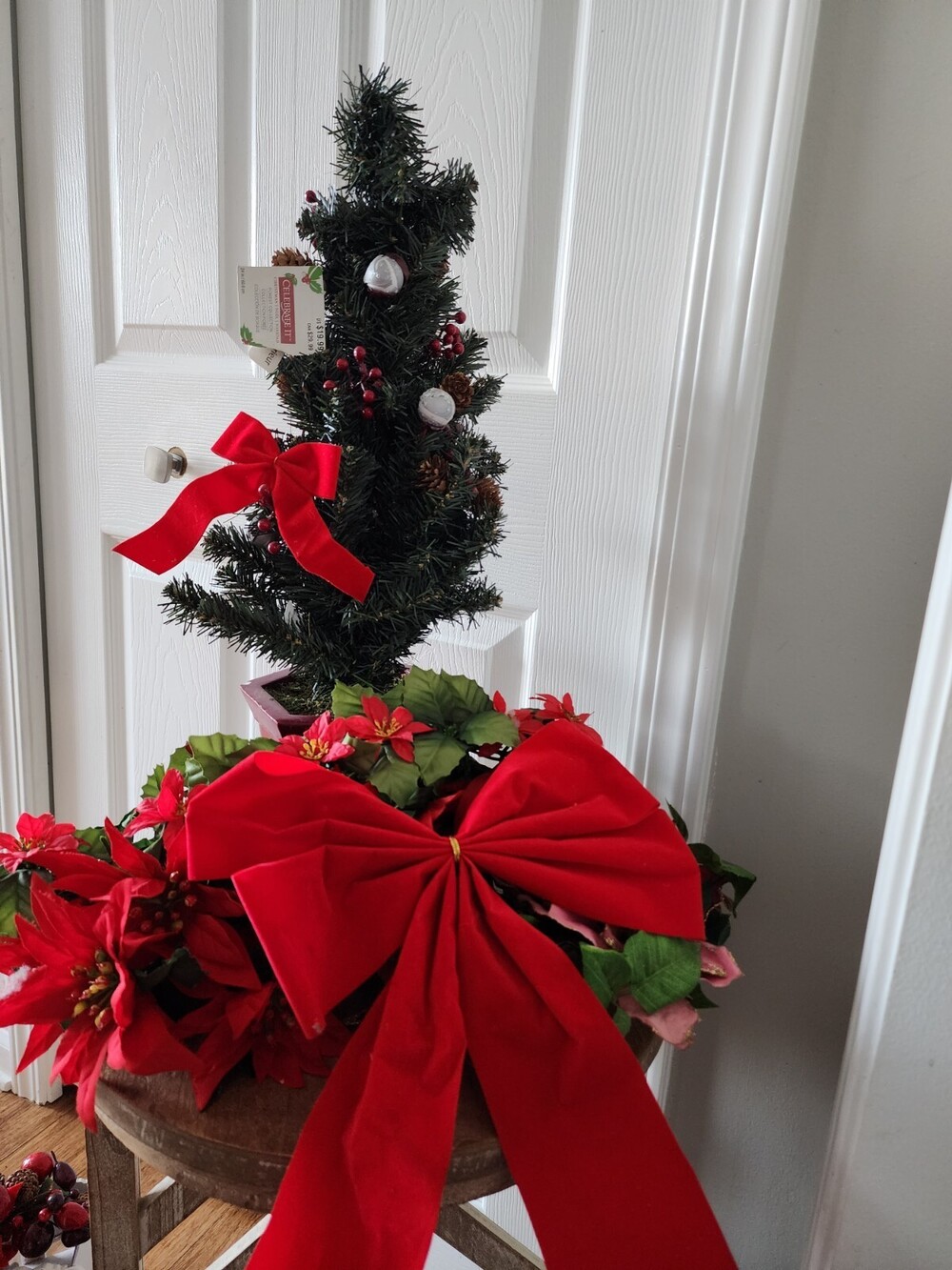 LOVELY! 20" TABLETOP ARTIFICIAL DARK GREEN FIR CHRISTMAS TREE HOME DECOR +++